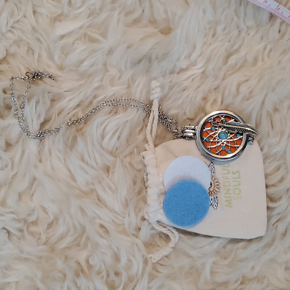 NWOT Mindful Souls essential oil necklace